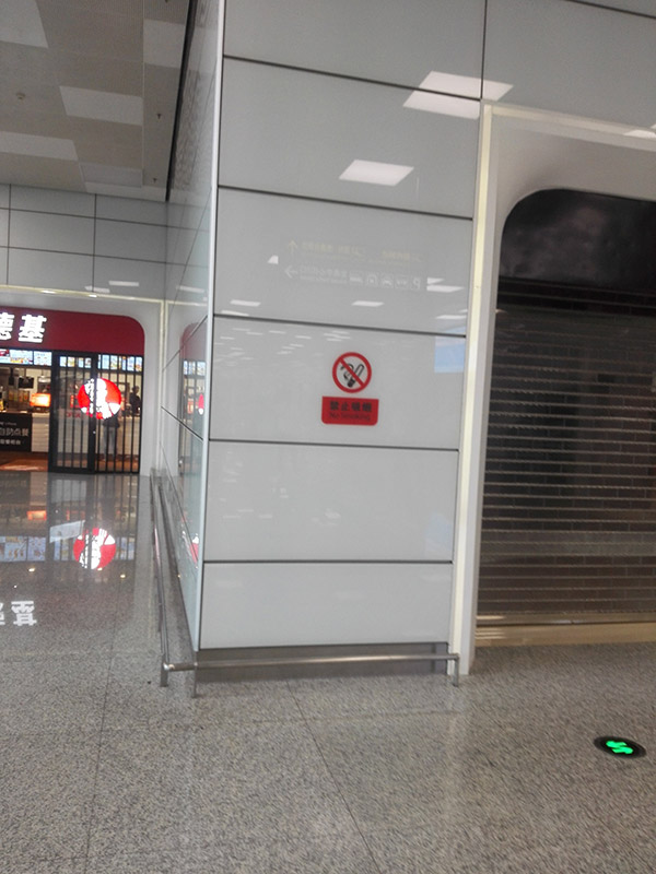 建筑、家具和家電鋼化玻璃油墨在室內(nèi)隔斷上的運(yùn)用